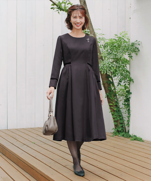 【安田美沙子さん着用】ベロアラインフレアワンピース