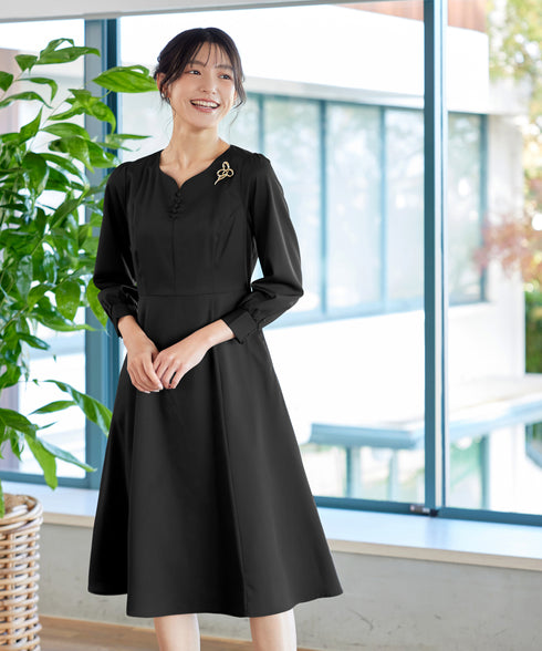 ハートネックくるみ釦ワンピース