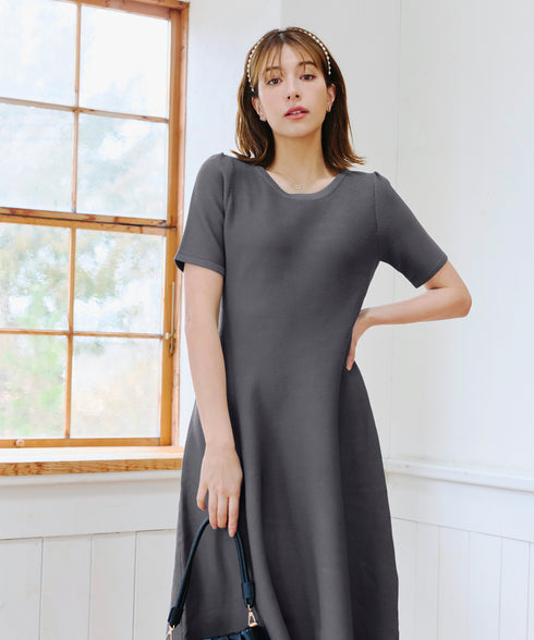 【アウトレット】クールネック半袖ニットフレアワンピース