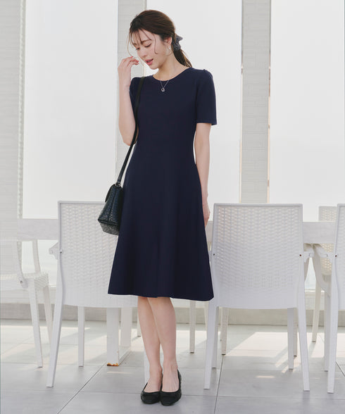【アウトレット】クールネック半袖ニットフレアワンピース