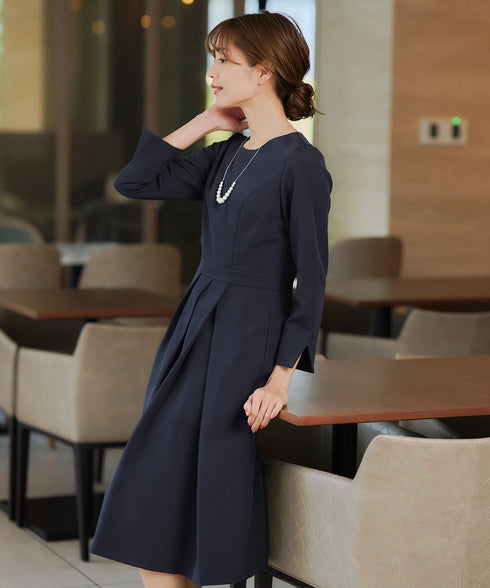 アシンメトリータックフレアワンピース