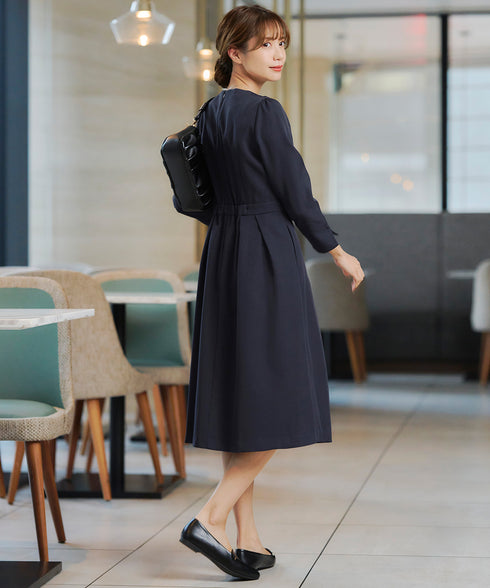 アシンメトリータックフレアワンピース