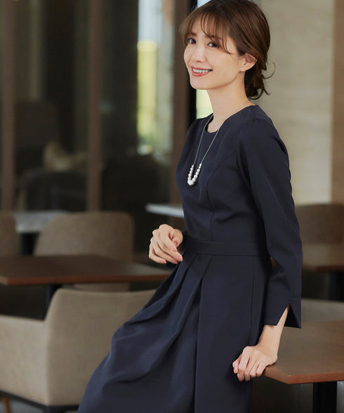 アシンメトリータックフレアワンピース