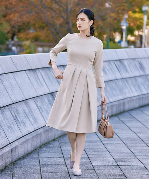 アシンメトリータックフレアワンピース