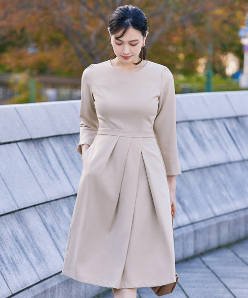 アシンメトリータックフレアワンピース