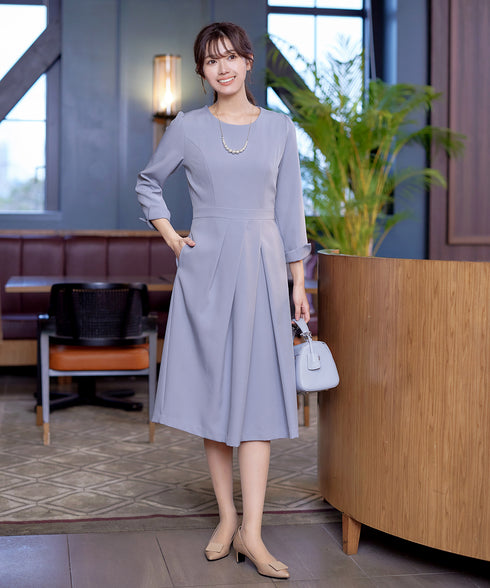 アシンメトリータックフレアワンピース