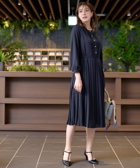 パールボタンプリーツワンピース