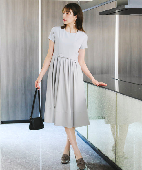 半袖リボンギャザーフレアワンピース