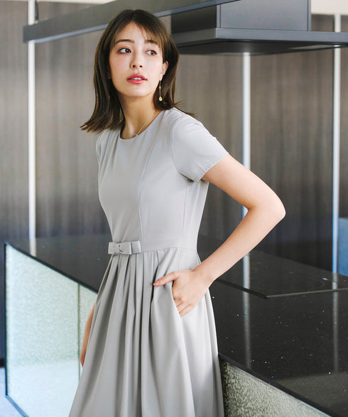 半袖リボンギャザーフレアワンピース