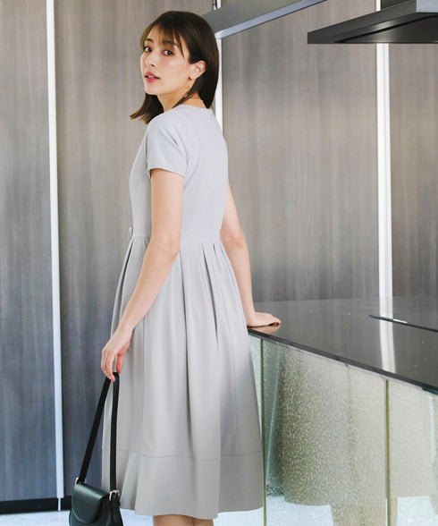 半袖リボンギャザーフレアワンピース