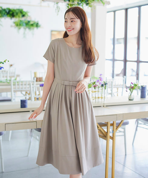 半袖リボンギャザーフレアワンピース