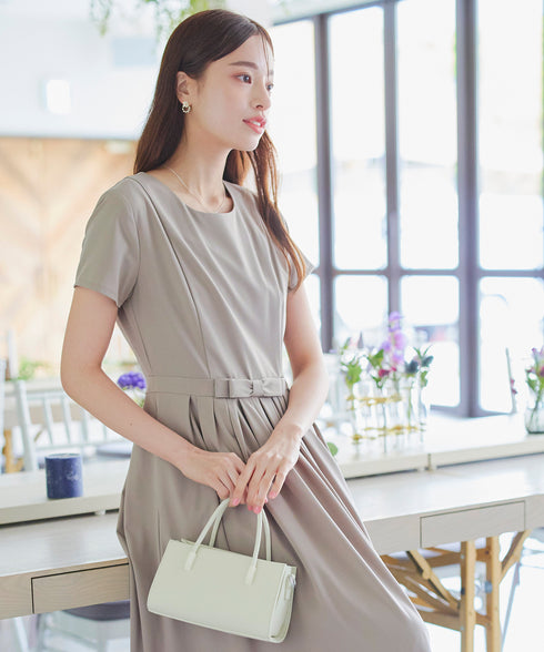 半袖リボンギャザーフレアワンピース