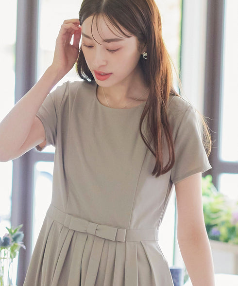 半袖リボンギャザーフレアワンピース