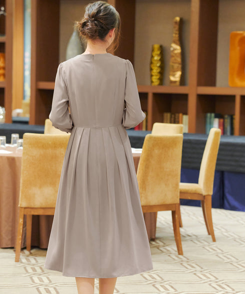 ロールVネックワンピース