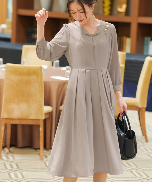ロールVネックワンピース
