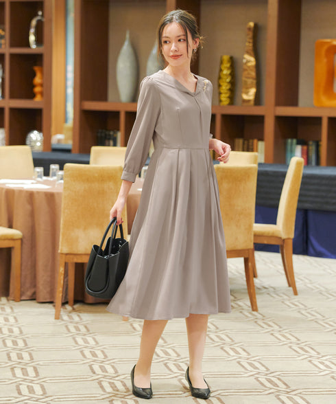 ロールVネックワンピース