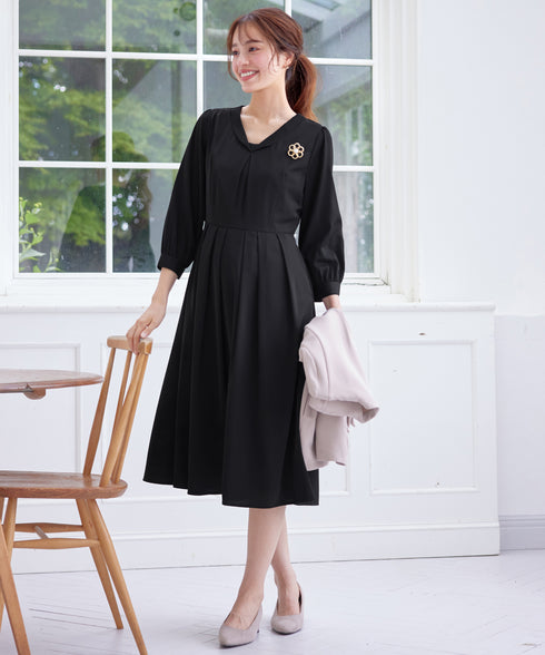 ロールVネックワンピース