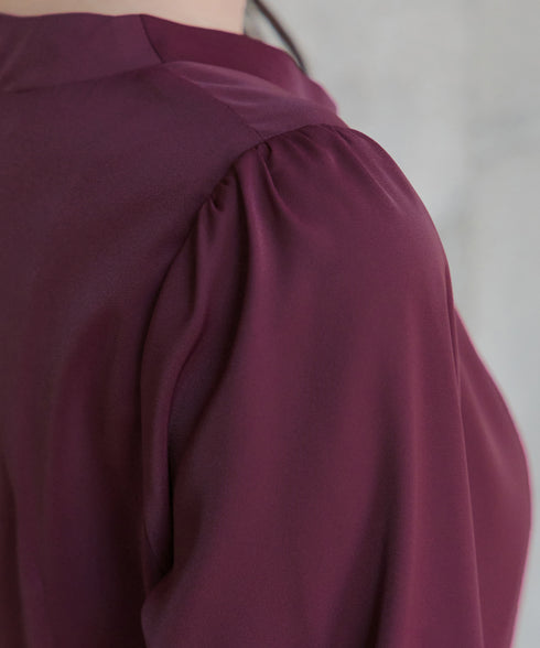 ロールVネックワンピース