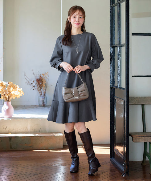 裾フレアパフスリーブワンピース