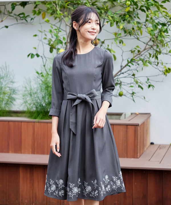 花柄刺繍フレアワンピース