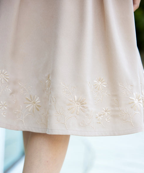 花柄刺繍フレアワンピース