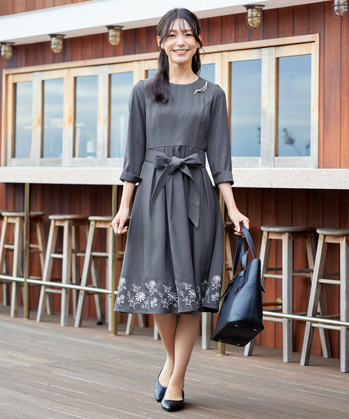 花柄刺繍フレアワンピース