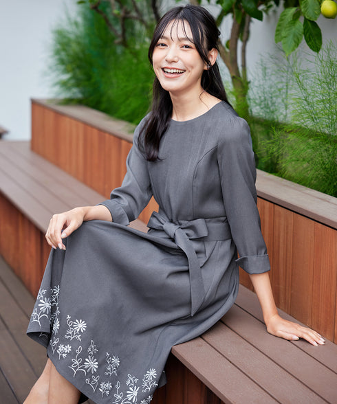 花柄刺繍フレアワンピース