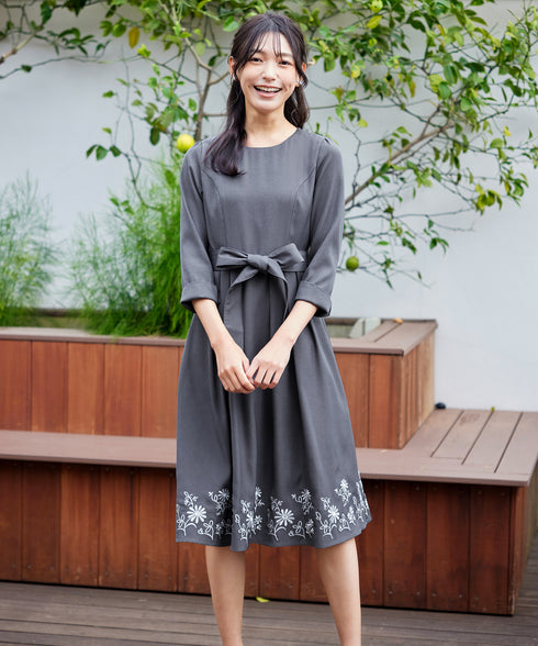 花柄刺繍フレアワンピース
