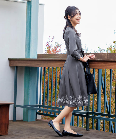 花柄刺繍フレアワンピース