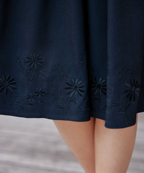 花柄刺繍フレアワンピース