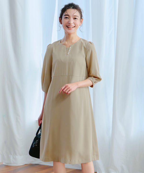 【アウトレット】パール付きタックスリーブワンピース