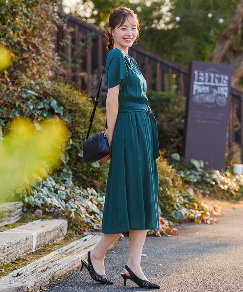 花びらスリーブベルト付きワンピース