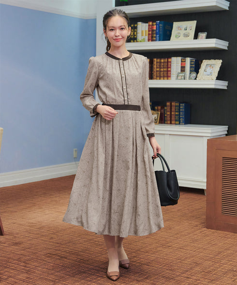 【安田美沙子さん着用】フラワープリント配色ワンピース