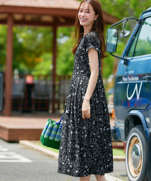 リーフフラワー柄ワンピース