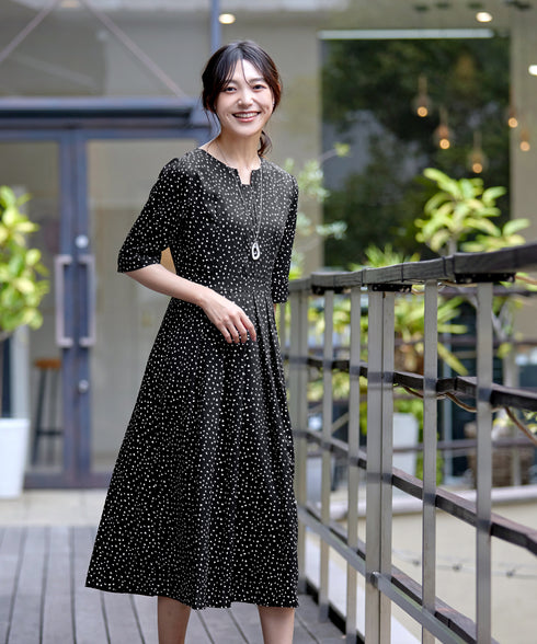 変形ドット柄ワンピース