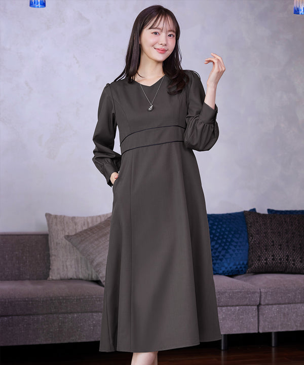 パイピングフレアワンピース