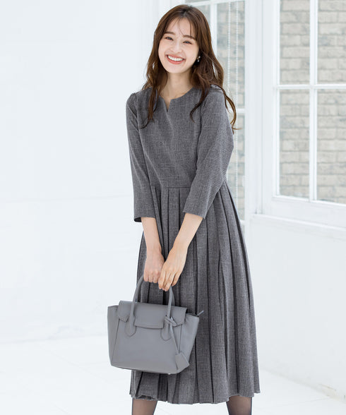 プリーツワンピース