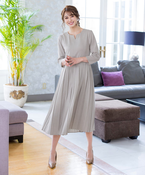 プリーツワンピース