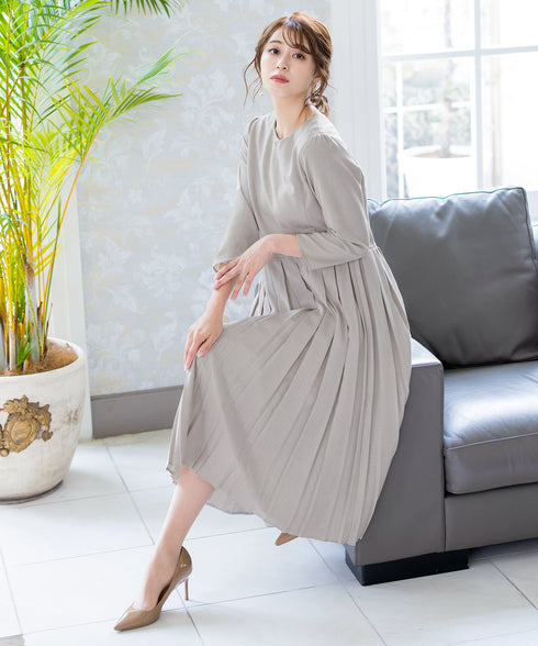 プリーツワンピース