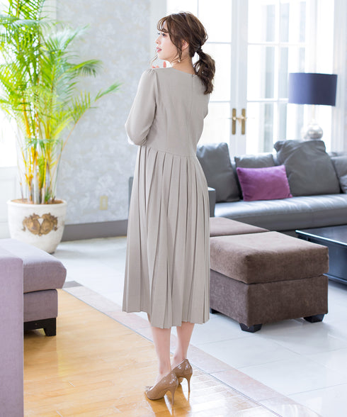 プリーツワンピース
