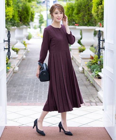 プリーツワンピース