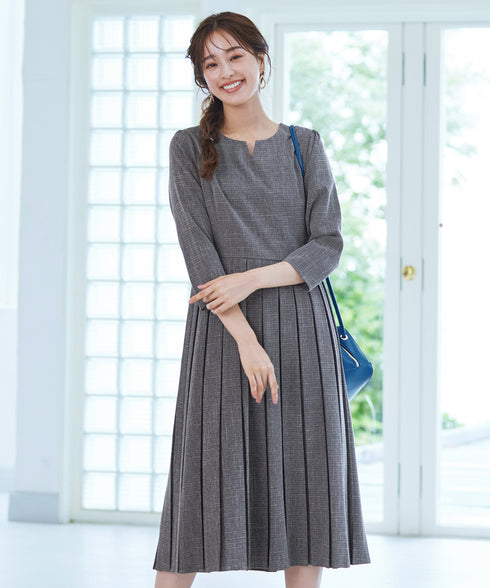 プリーツワンピース