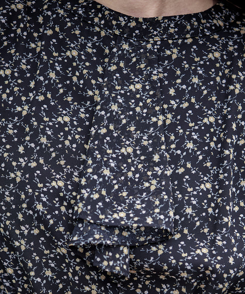 【新色追加】花柄フリルドレープワンピース