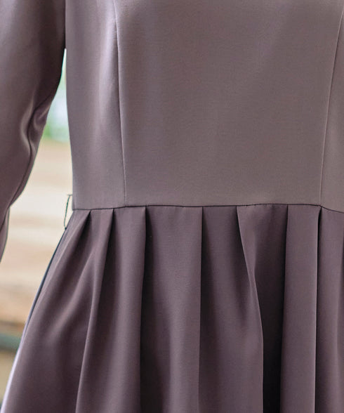 【アウトレット】バックルベルト付き配色フレアワンピース