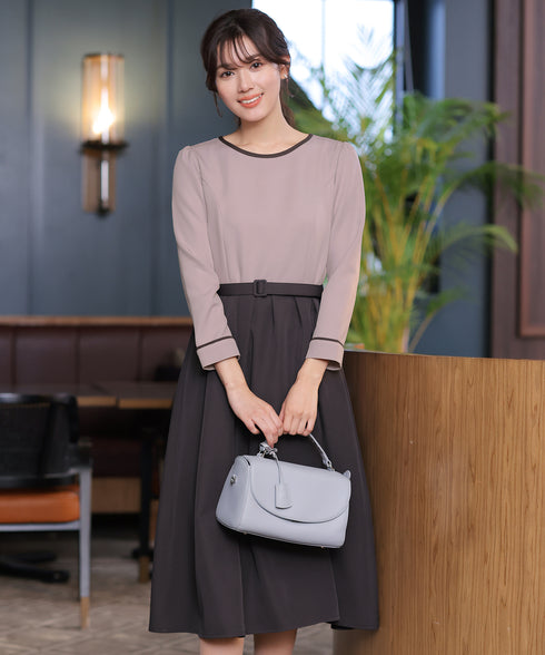 【アウトレット】バックルベルト付き配色フレアワンピース