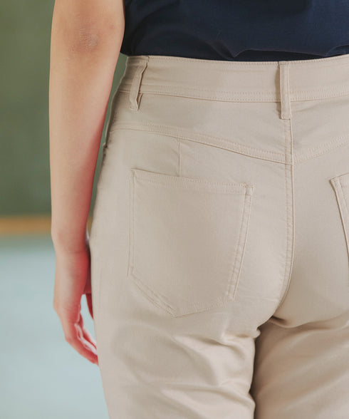 アンクルテーパードパンツ
