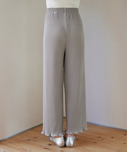プリーツパンツ