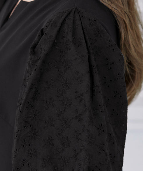 【2TYPE/総レース・袖レース】パンチングレースパフスリーブチュニックブラウス