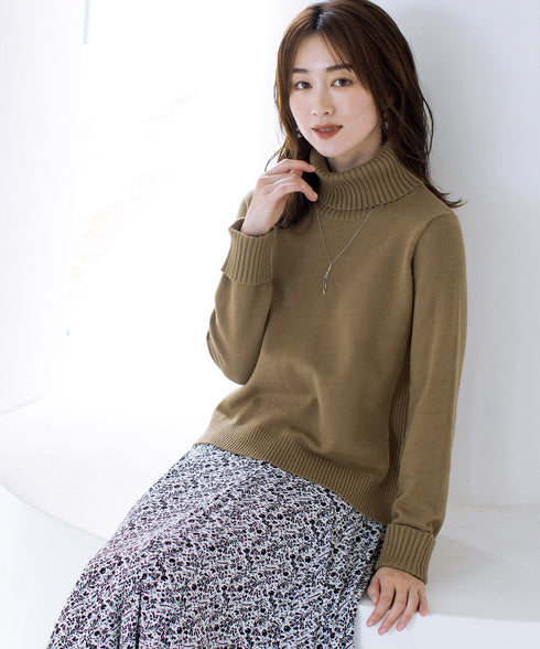 もっちり柔らかいリブタートルプルオーバーニット