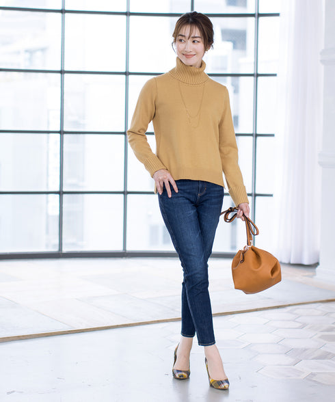 もっちり柔らかいリブタートルプルオーバーニット